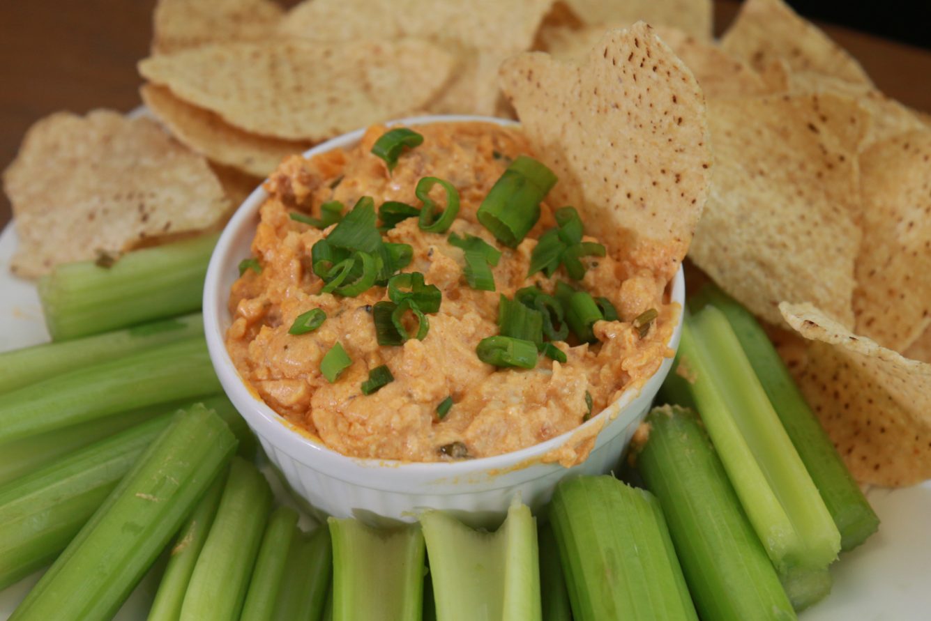 Your Family Will Go Crazy For Our Slow Cooker Spicy Buffalo Dip