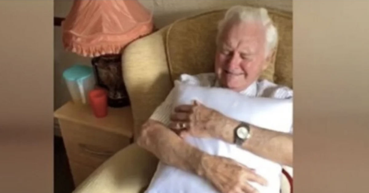 94-year-old-can-t-hold-back-his-tears-when-he-gets-a-pillow-with-his