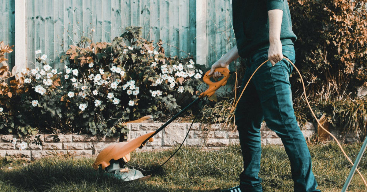 Ex-Husband Continues To Mow Ex-Wife’s Lawn Even After Being Divorced For 28 Years