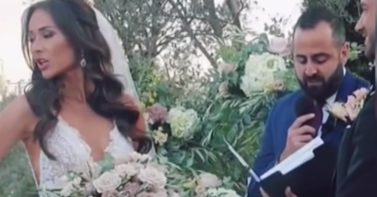 Bride Stops Wedding Before Saying “I Do” When She Realizes Her Dress Is Not Complete