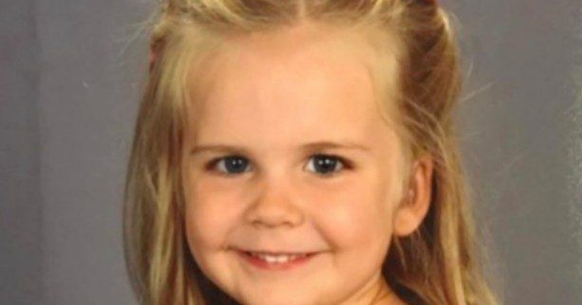 You Too Will Fall In Love With This Little Girl’s School Picture Day Outfit