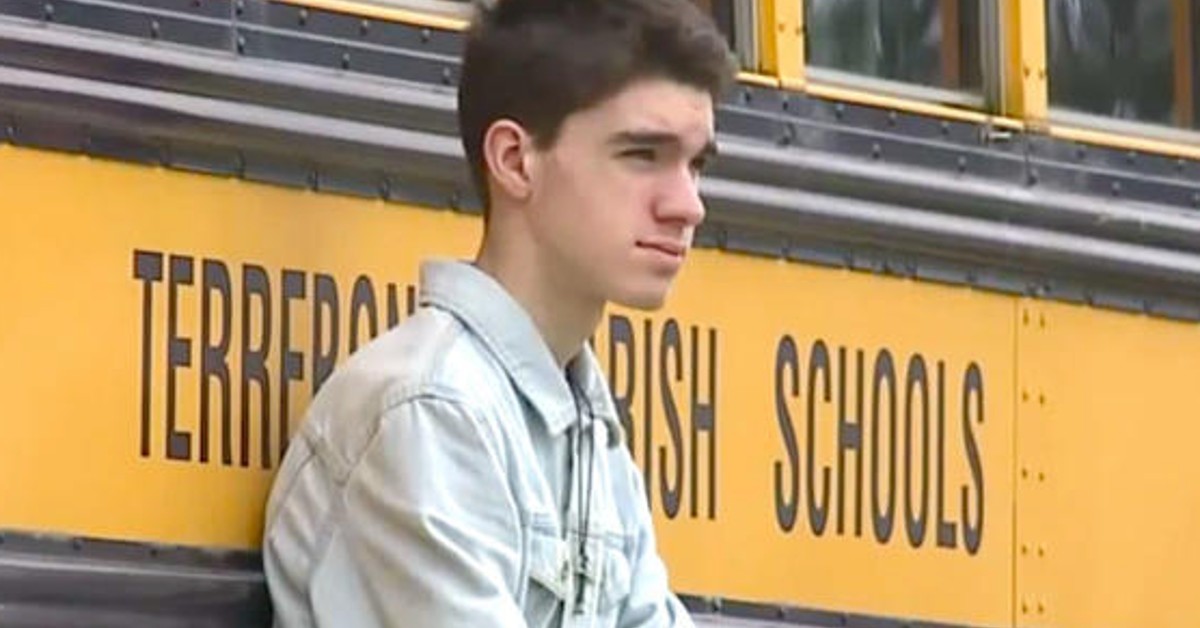 He Is Rejected &#038; Laughed At Before Homecoming, Then Sees 13 Girls Coming To Ask Him Out