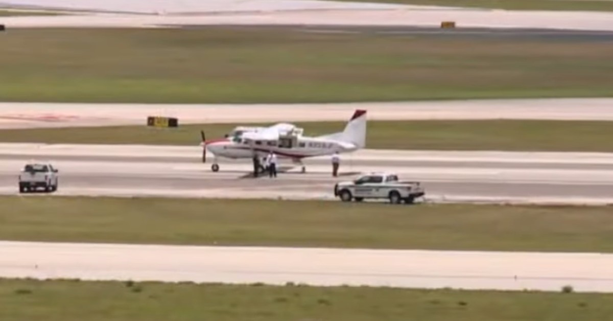 Passenger With No Flying Experience Safely Lands Plane After Pilot ...