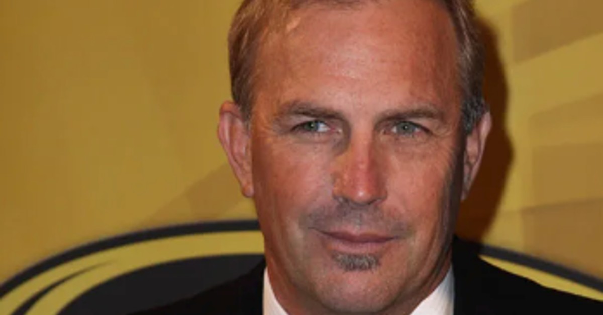 Kevin Costner Hit With Bad News, Fans Praying